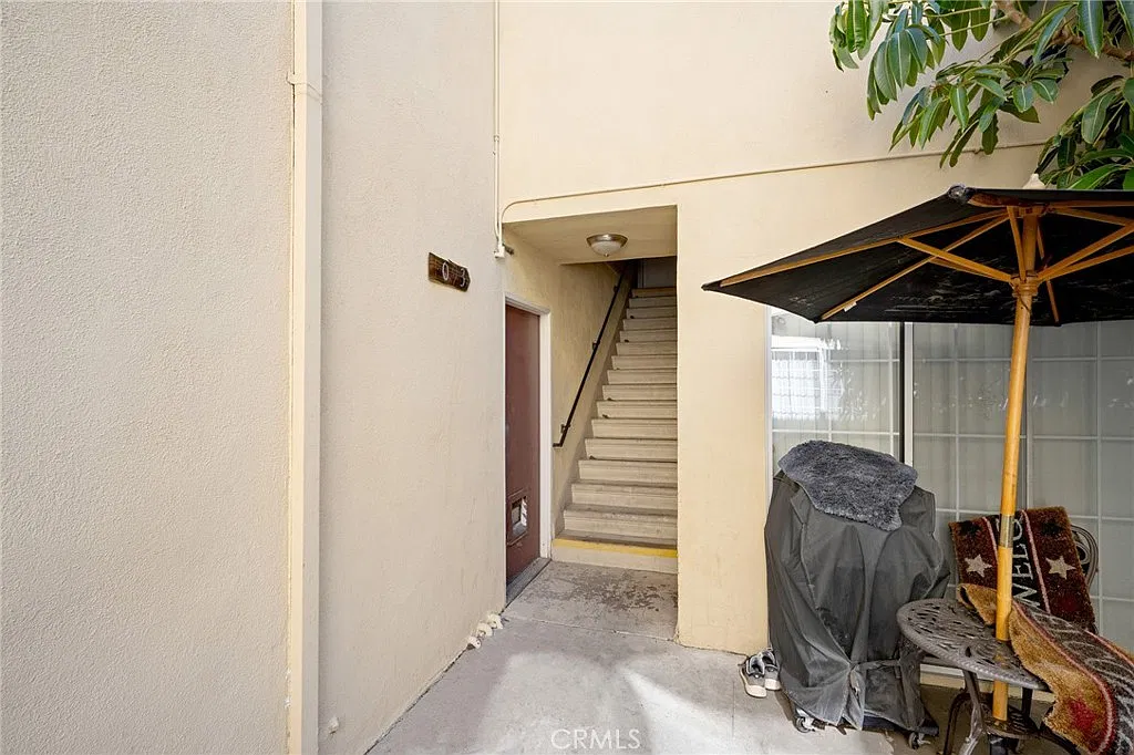 2 bed, 2.0 bath, 900 sqft, $2,500 — Photo 3