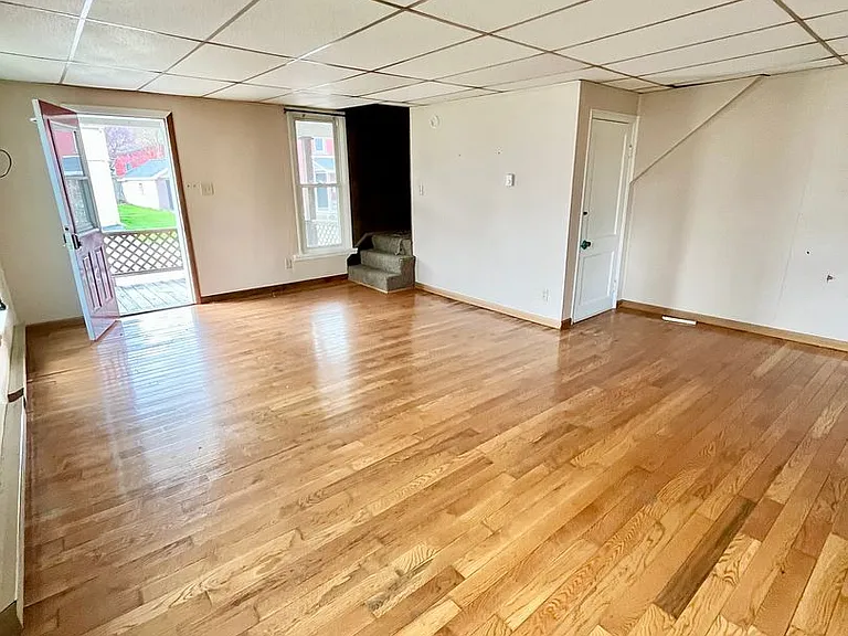 125-127 Maple St — Photo 1