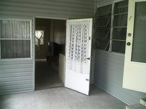 5th image of 530 Sunnybrook Cir W