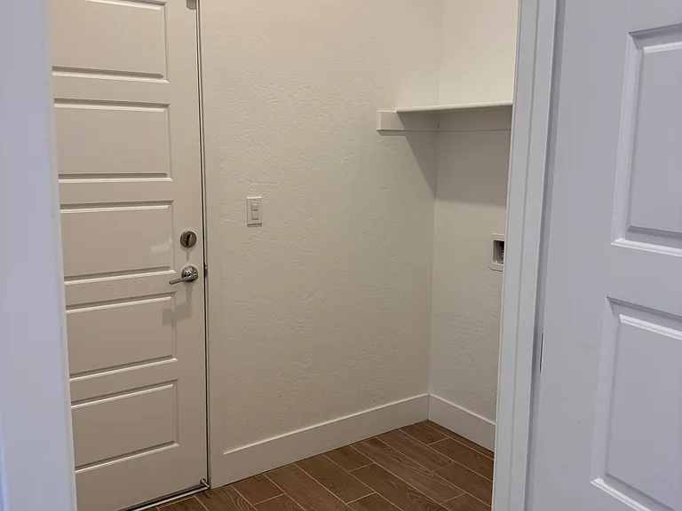 525 E Riverway Ave — Photo 38