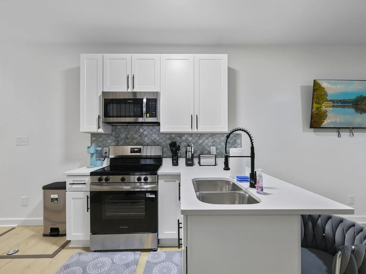 3 bed, 1008 sqft, $2,900 — Photo 3