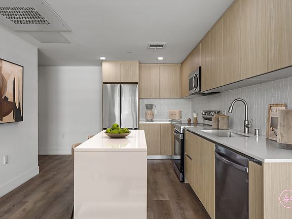 2nd image of 7050 Hawthorn Ave #204