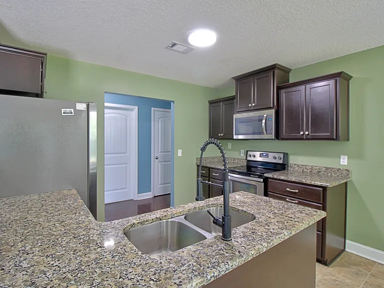 720 Highgrove Ct — Photo 8