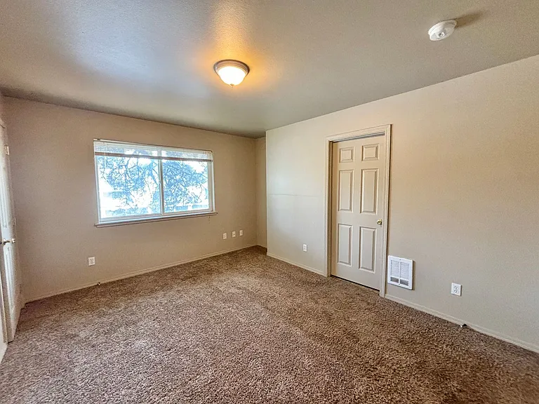 14 SE McKinley Ave #1 — Photo 25