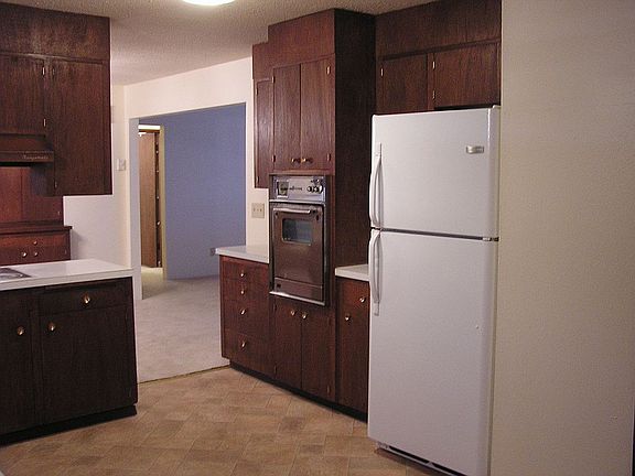 4th image of 343 N Kansas Ave