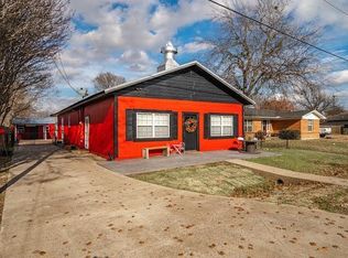 210 W Market St, Mabank, TX 75147