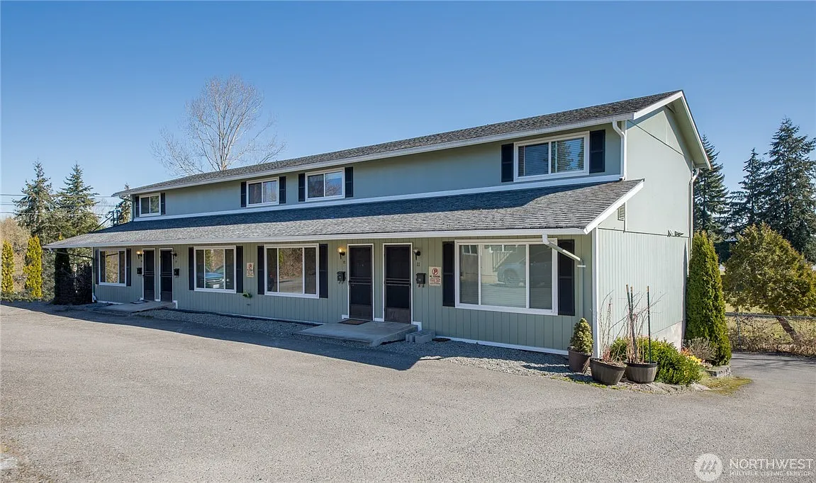 2 bed, 1.5 bath, 1100 sqft, $2,400 — Photo 1