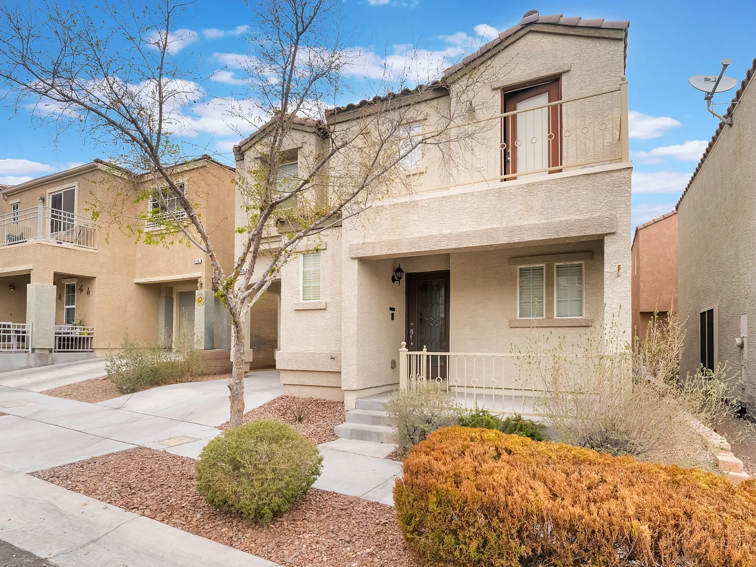 9132 Gabardine Ave — Photo 2