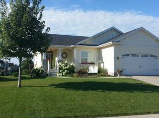 60 NE Gracewood Dr, Waukee, IA 50263