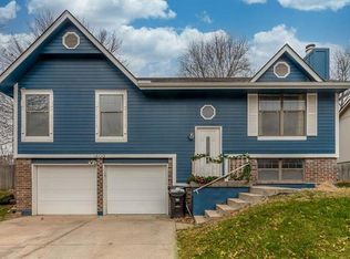 1800 SE 3rd Ter, Lees Summit, MO 64063