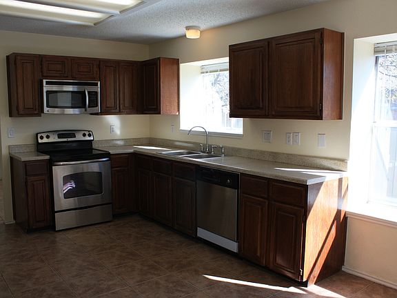 3rd image of 10137 Sandyglen