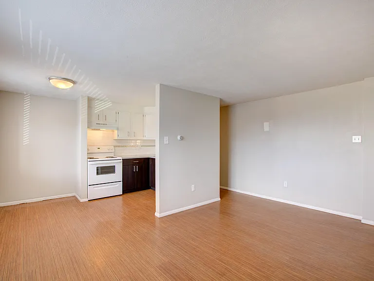 Topaz Apartments — Photo 41