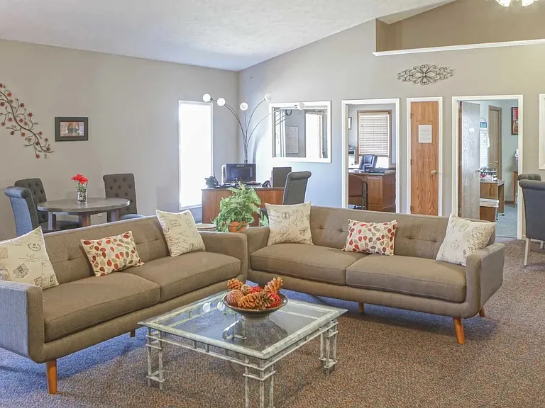 The Pines at Q Plaza Apartments — Photo 8