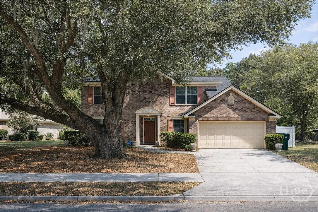 5 bed, 2.5 bath, 2743 sqft, $3,500 — Photo 1