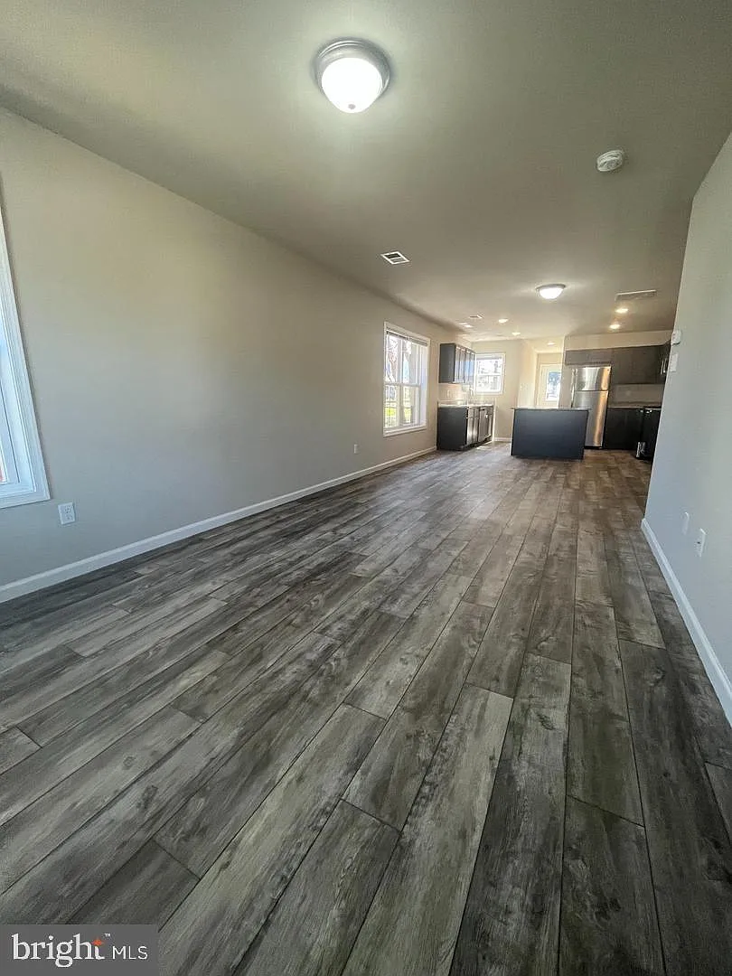 3 bed, 2.5 bath, 1650 sqft, $1,700 — Photo 4