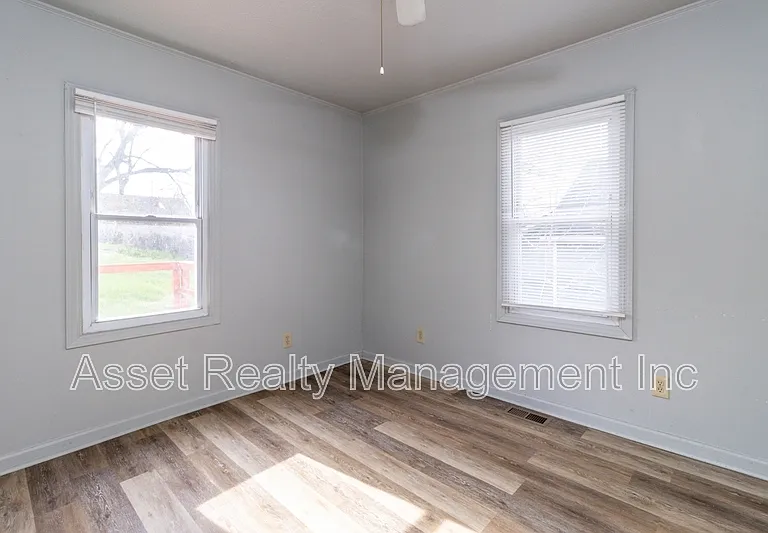 218 W Columbia Ave — Photo 8