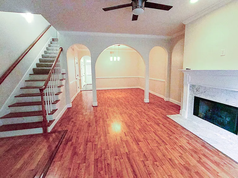 112 Sheffield Ct — Photo 4
