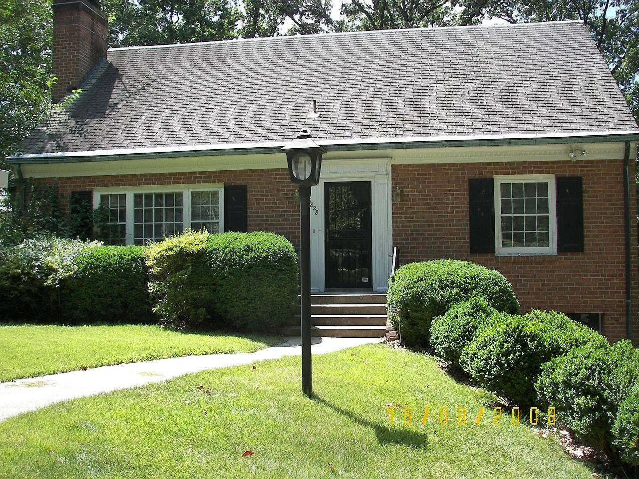 6828 Pineway photo 1