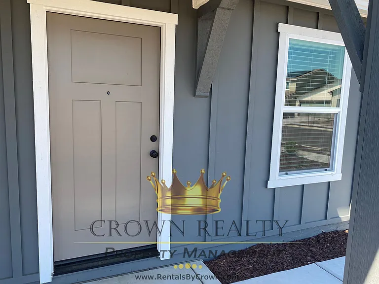 1109 E Elkhorn Ave — Photo 6