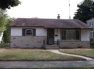 249 Edgewood Ln, West Bend, WI 53095