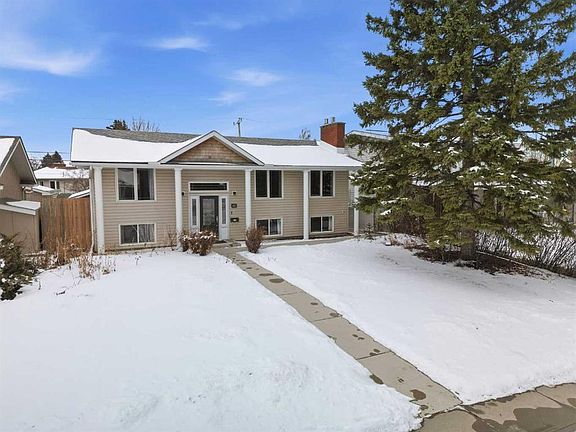 2nd image of 1015 NW Maplecroft Rd SE