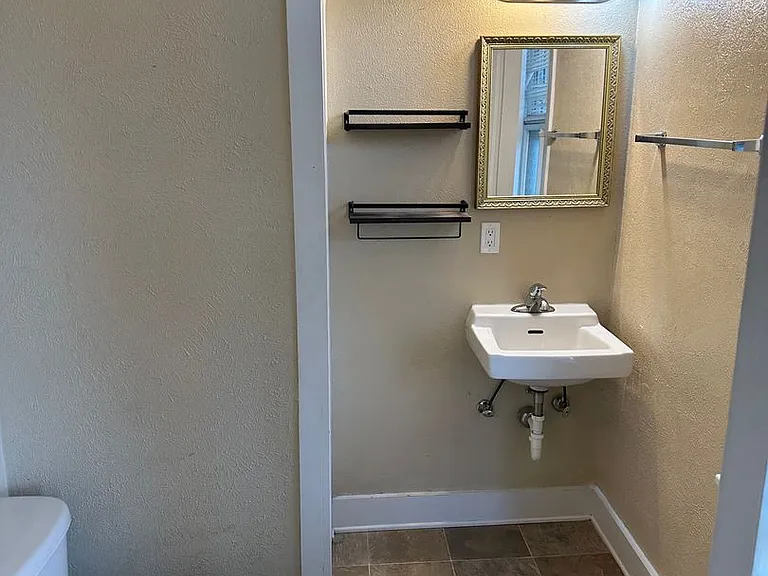 506 N Cascade Avenue — Photo 24