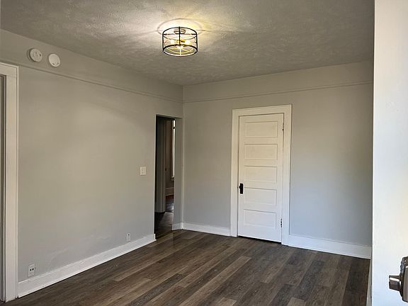 3rd image of 121 Prospect Ave SE APT 4