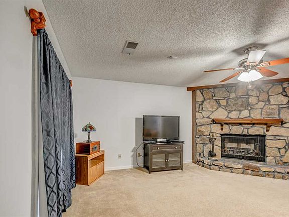 5th image of 983 Barbara Lynn Dr