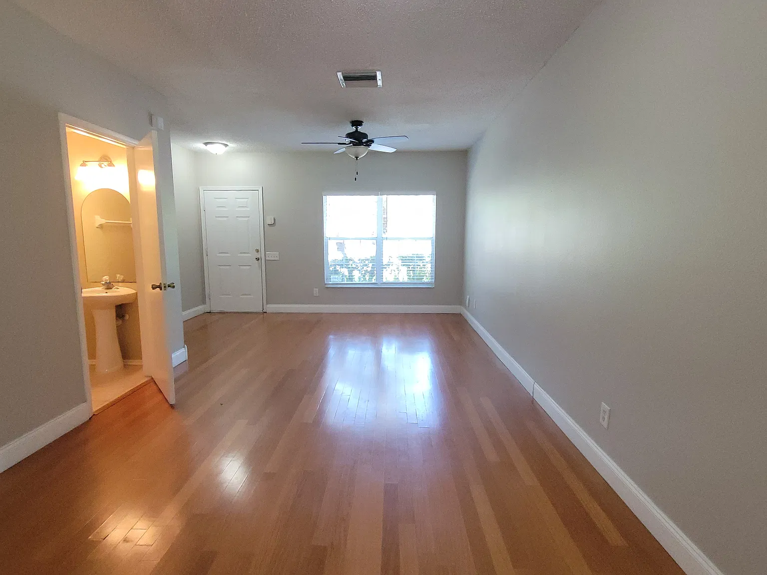Stylish 2BR | 1.5BA End-Unit Townhome with Resort Amenities. Move-in Ready! — Photo 4