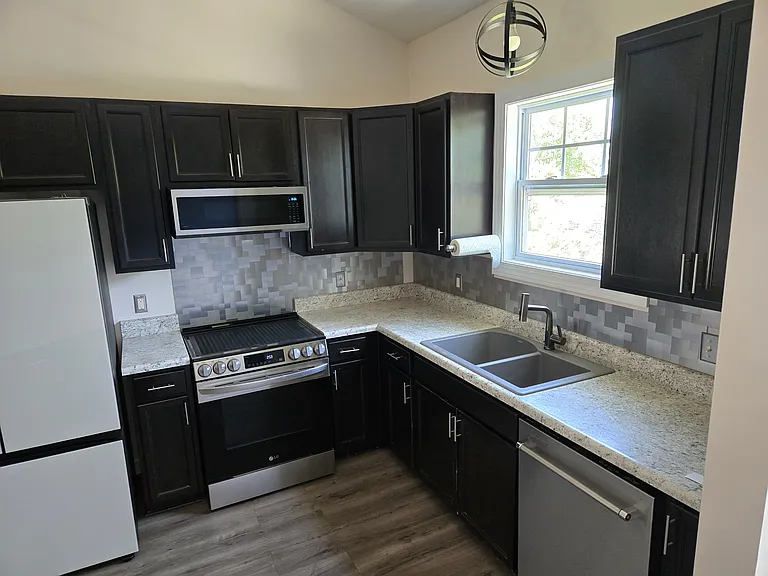 417 Jasmine Ln — Photo 5