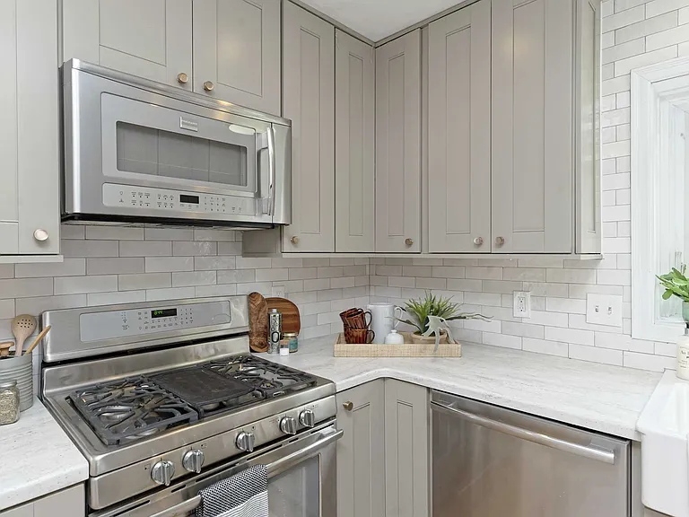 3554 Jamieson Ave — Photo 22