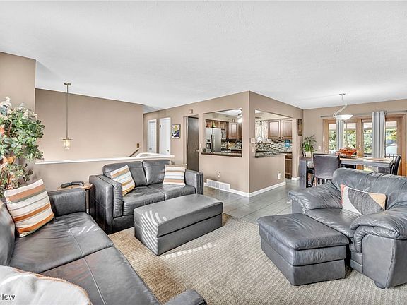 4th image of 3931 Buckingham Dr