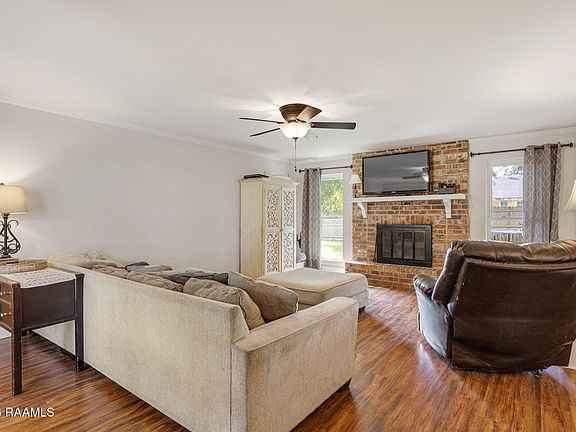 4th image of 136 Bramber Dr