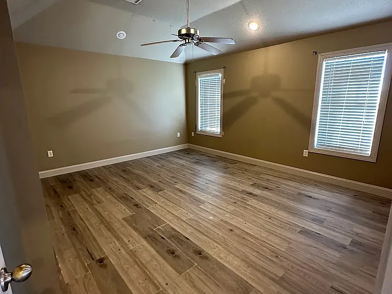 3621 Beacon St — Photo 12
