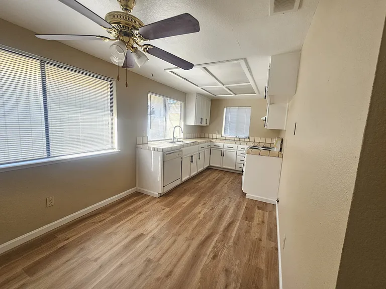 2203 Greenfield Dr — Photo 10
