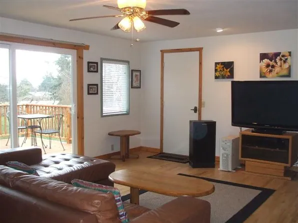 373 Discovery Rd, Port Townsend, WA 98368