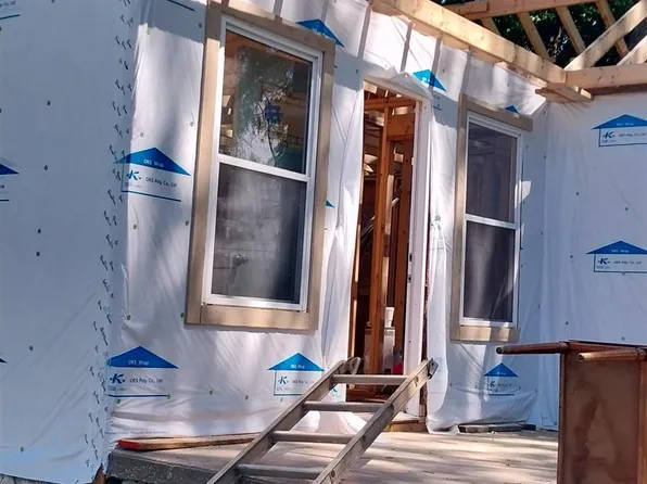 910 N 4th St, Clinton, MO 64735