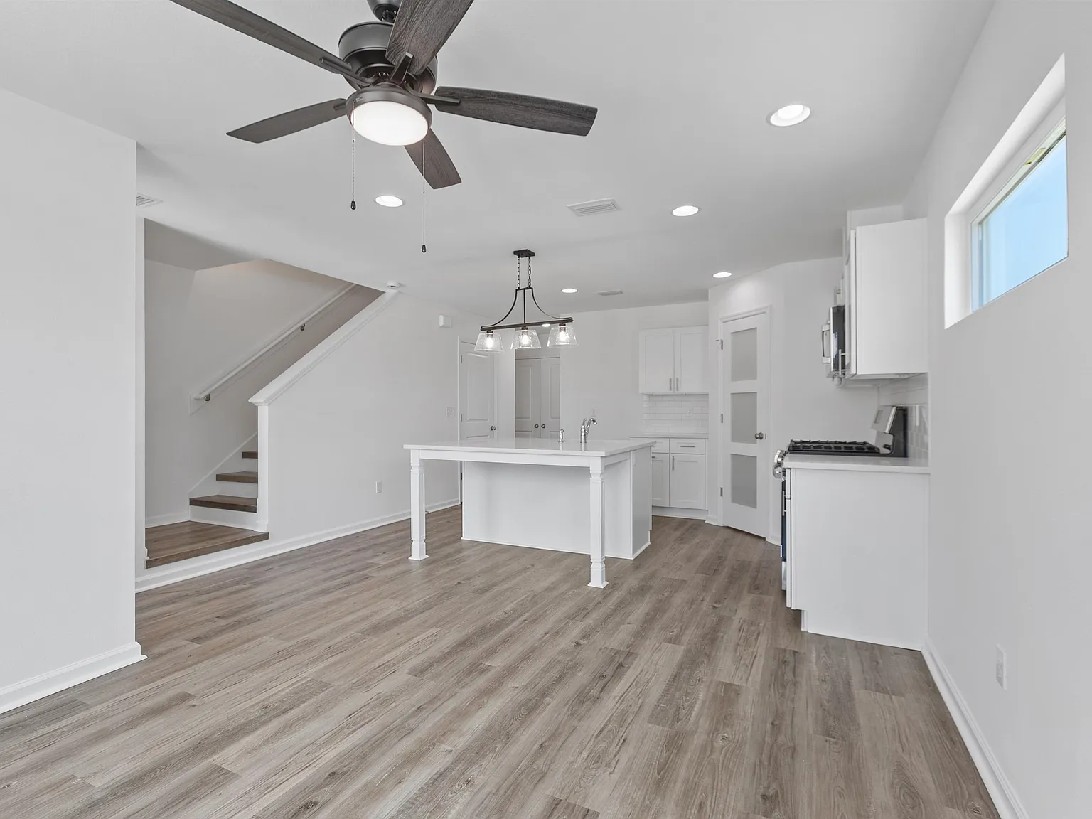3 bed, 2.5 bath, 1320 sqft, $2,295 — Photo 4