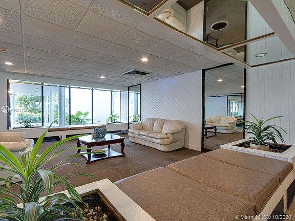 5th image of 4200 Hillcrest Dr APT 1020