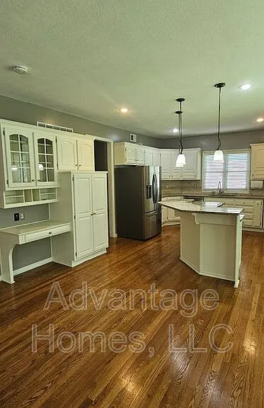 14117 Parkhill Ln — Photo 7