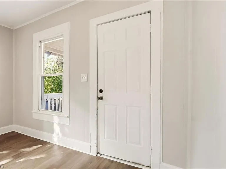 2051 Bloomfield Dr — Photo 10