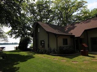 W200S10783 E Shore Dr, Muskego, WI 53150