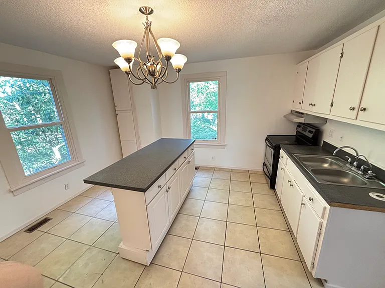693 Maywood St — Photo 9