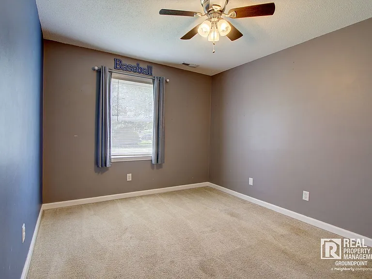 443 Robin Dr — Photo 18