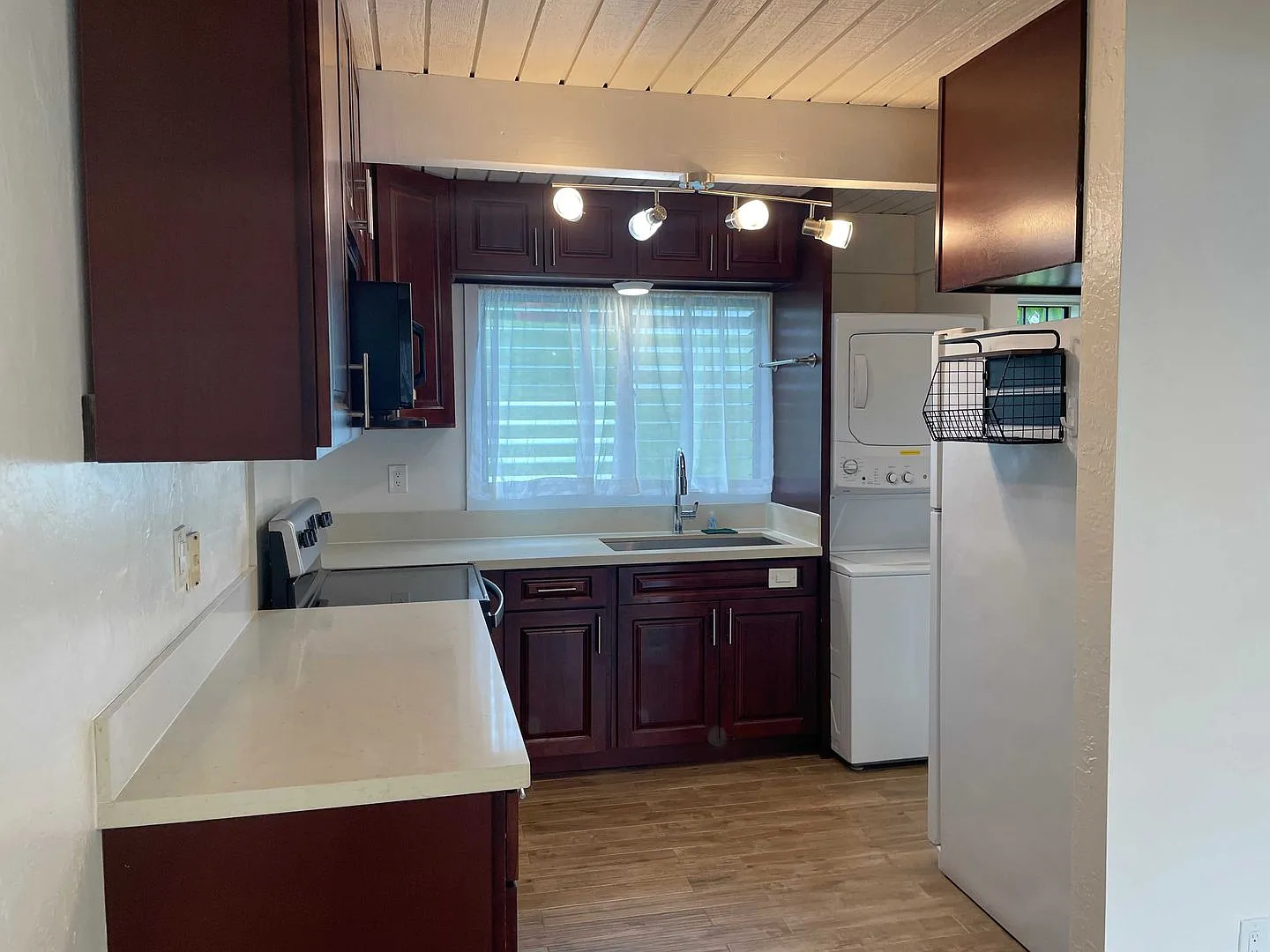 2 bd/1.5 bath with Beautiful Views of the Ko'olau's — Photo 4