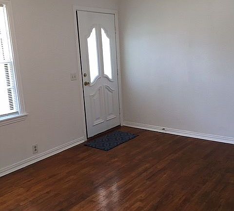 3rd image of 100 SE Tarrant Ave