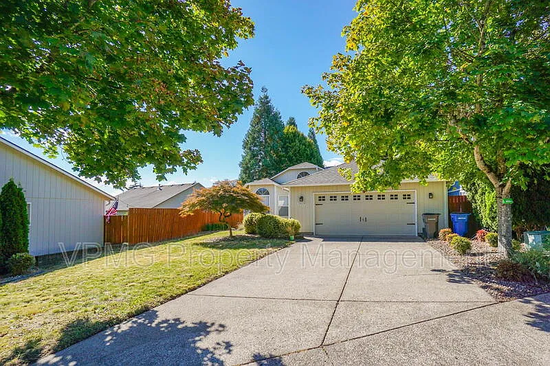3 bed, 2.0 bath, 1403 sqft, $2,875 — Photo 2