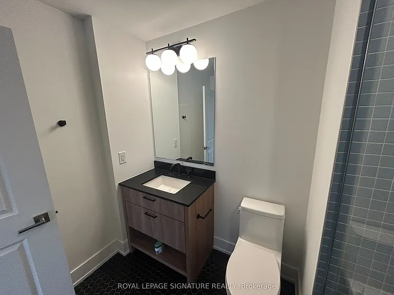 206 King St W #501 — Photo 14