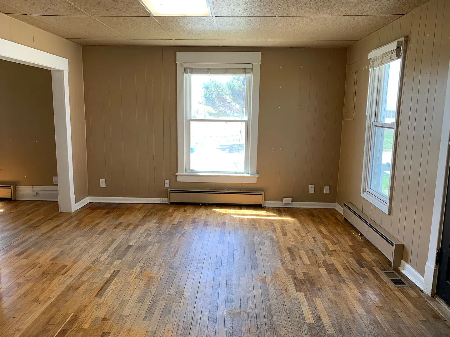 Small, Rustic Farmhouse - Available Now! — Photo 4