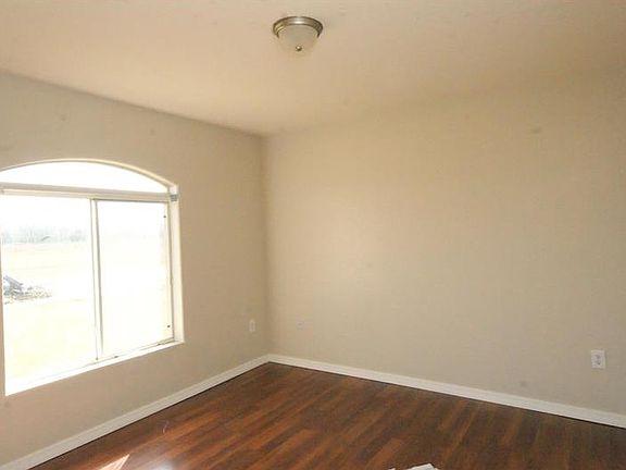 Move right in this Beautiful 4/2.5